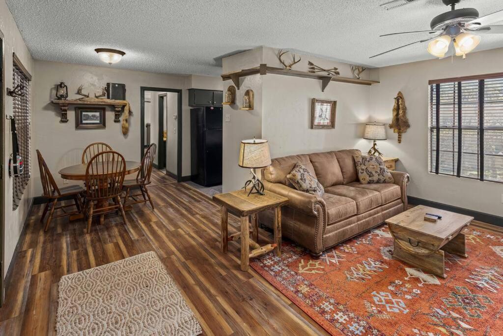 Stonegate Lodge Bear'S Den Kitchen, Pool, Firepit, Wifi ,Smart Tvs Eureka Springs Exterior photo
