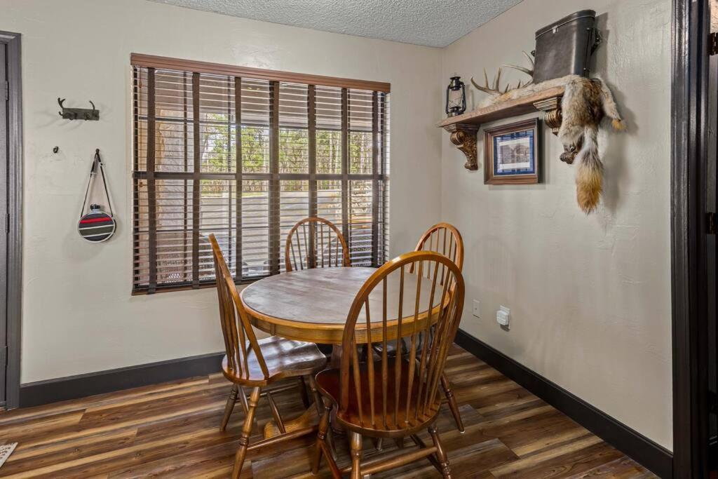 Stonegate Lodge Bear'S Den Kitchen, Pool, Firepit, Wifi ,Smart Tvs Eureka Springs Exterior photo